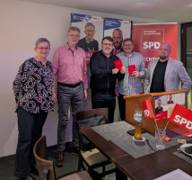 Stefan Bircheneder und Falko Gauke wurde das Parteibuch überreicht